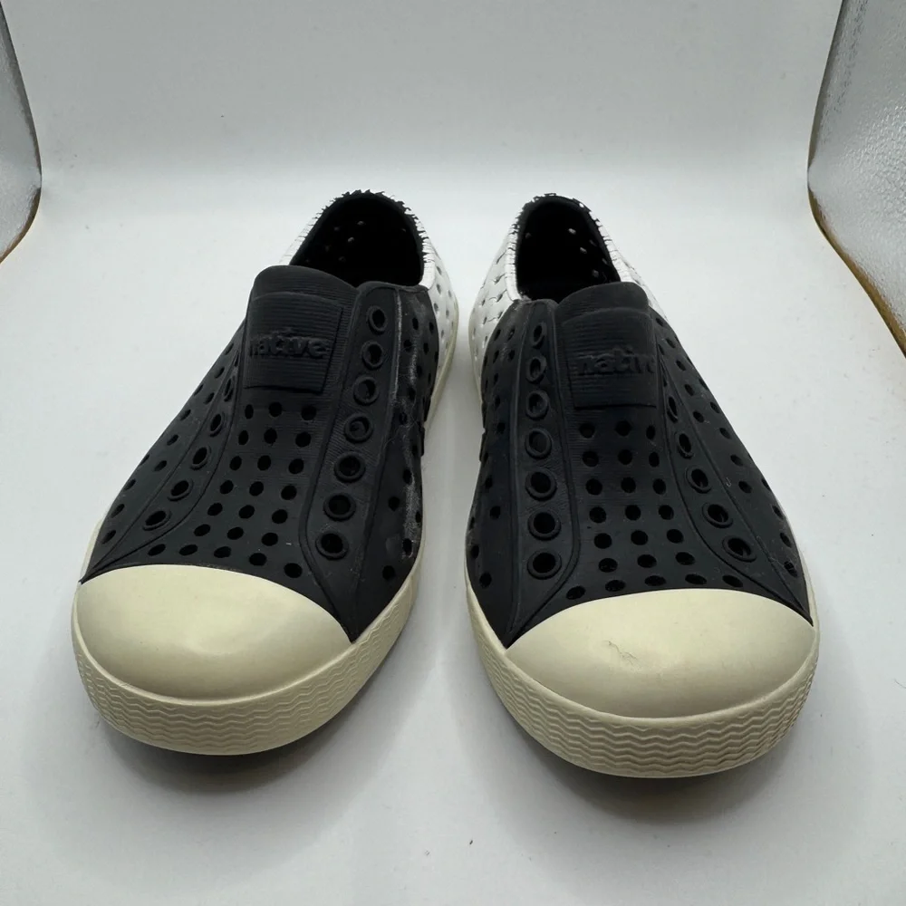 Native Shoes Toddler Size 8 Boys Girls Kids Black and White Water Shoes